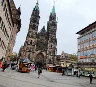 In Blick die Lorenzkirche