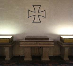 Gedenkhalle im Turmeingang