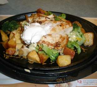 Hähnchen mit Kartoffeln und Brokkoli