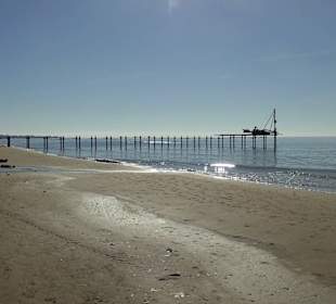 Hierwird eine neue Rampe ins Meer gebaut