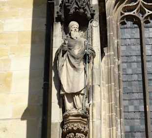 Figuren der Kirchenfassade