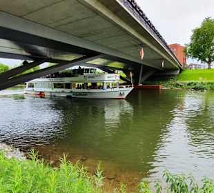 An der neuen Brücke