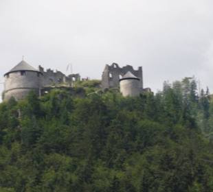 Blick von der B179 auf die Burgruine Ehrenberg