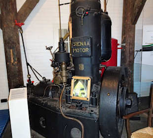 Historischer Schiffsmotor