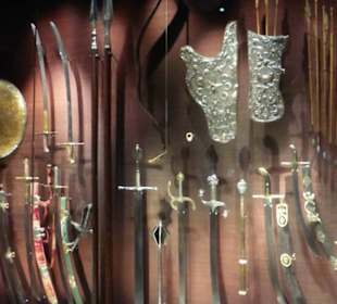Ausstellungsstücke in der Rüstkammer