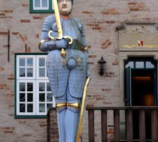 Der Roland im Burghof