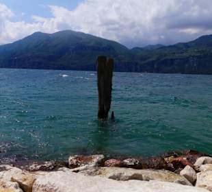 Wanderweg entlang des Lago