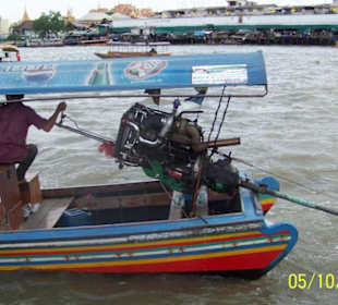 Klongboot mit alten LKW Motoren
