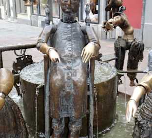 Ansichten vom Puppenbrunnen in Aachen