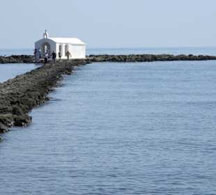 Kleine Kirche im Ort