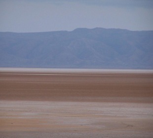 Chott El Djerid mit Randbergen