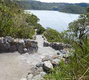 Wanderweg um den See