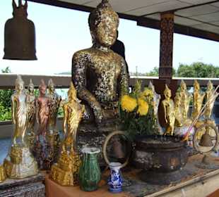 Kleiner Buddha beim großen Buddha