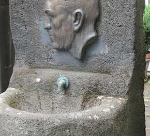 Beim Ostermannbrunnen am Ostermannplatz in Köln