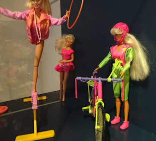 In der Puppenabteilung des Spielzeugmuseums