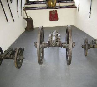 Ein paar kleinen Kanonen von der Burg.