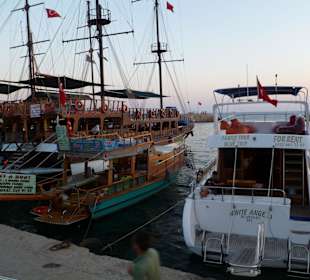 Am Jachthafen von Side