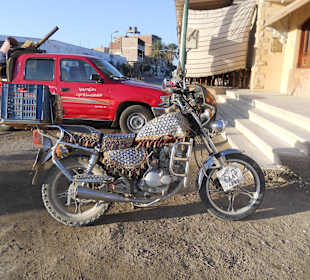 Moped vor einem Lokal am alten Hafen