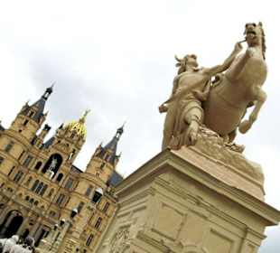 Auf der Brücke zum Schloss
