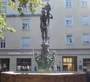 Fortunabrunnen - Statue