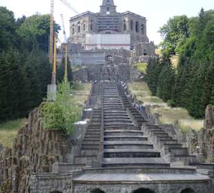 Herkules Denkmal und Kaskaden