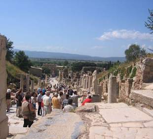 Hauptstraße zur Celsus Bibliothek
