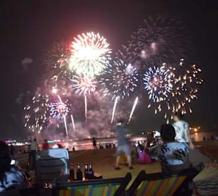 Schönes und farbenprächtiges Feuerwerk