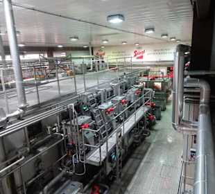 In der Flaschenabfüllung der Brauerei Stiegl