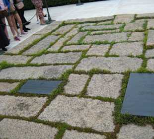 2 Gräber der Kennedys