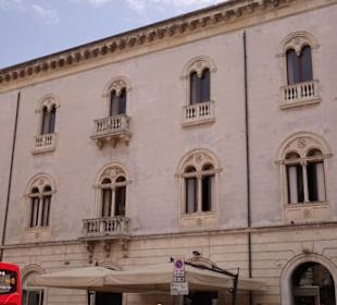 Gebäude am Piazza Archimede