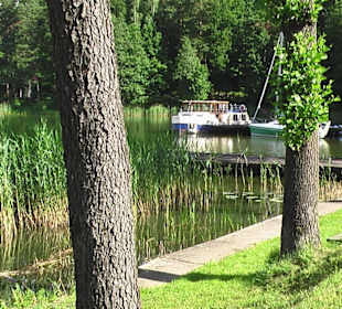 Schöne Anlegestelle am Niedersee in Masuren