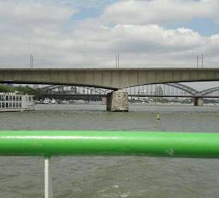 Große Kölner Hafenrundfahrt