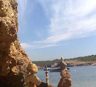 Steinfiguren. Kleine Bucht bei Cala Bassa