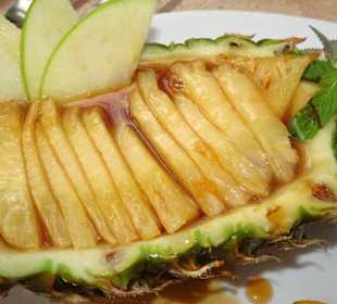 Flambierte Ananas im Restaurant Le Grilladin