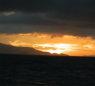 Auf der Fähre zurück bei Sonnenuntergang
