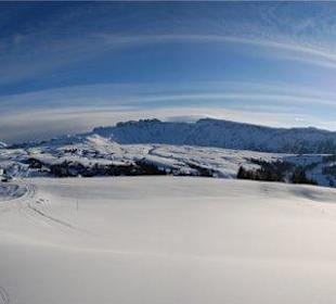 Panoramaansicht der Seiser Alm im Winter