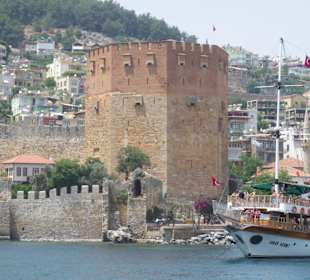 Einfahrt in Hafen von Alanya