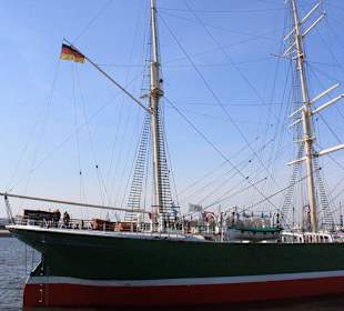 Segelschiff am Hafen