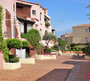 Rundgang durch die Einkaufspassage Piazetta