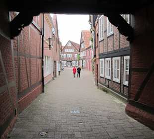 Überbauter Durchblick auf enge Gassen