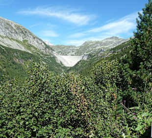 Die Anfahrt und plötzlich sieht man die Staumauer