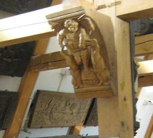 Ganz oben im Museum / im Gebälk