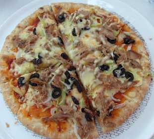 Pizza Thunfisch und Oliven