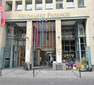 Der Eingang zur Passage am Neumarkt