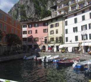 Einfahrt in den Hafen von Limone