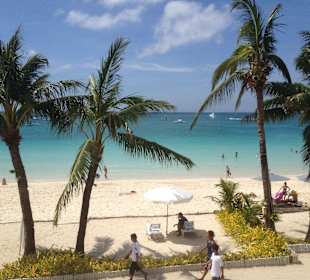Blick auf White Beach bei Hotel Sands