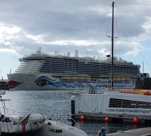 Kreutzfahrtschiff...Aida