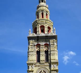 Der Turm der Église de Sainte-Anne