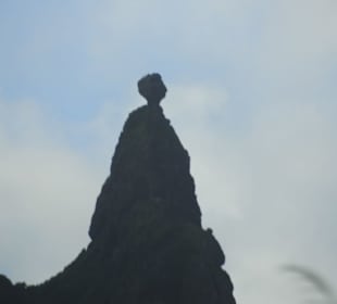 Berg mit Kugel