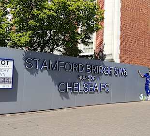 Vor dem Chelsea Stadion 